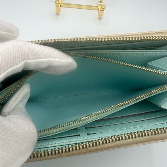 Louis Vuitton LV Rare “By the Pool” Large Zippy Wallet - with COA - Picture 13 of 16